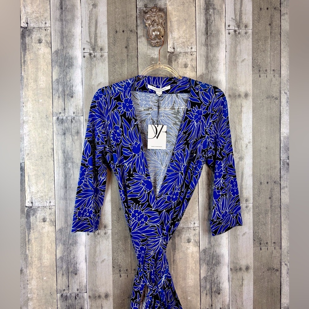 NEW Diane Von Furstenberg Julian Wrap Dress in Royal Blue Floral Size 10. - Picture 4 of 9